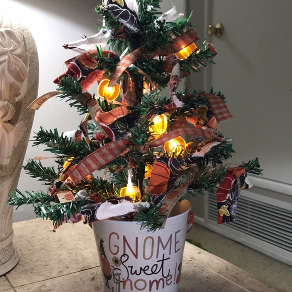 “Gnome Sweet Gnome" Fall Tree - Picture 6 of 7